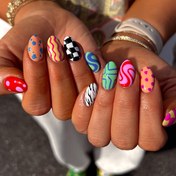 Resim 24 parçalık set, Graffiti Nail Polish, Dopamin Rengi Serisi, Çıkarılabilir Oval Kısa Tırnak Sanatı, Parlak Kaplama, Çizgili Desen, Kadınlar ve Kızlar için 