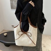 Resim Kadınlar için şık kahve kahverengi bow-tie omuz çantası - Geniş hemp tote, manyetik kapanış, sabit askılı tasarım, iş veya günlük kullanım için mükemmel 