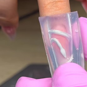 Resim 1 adet 3D Silikon Yılan Tırnak Sanatı Süslemeleri Tırnak Sanatı Reçine Silikon Kalıbı DIY Aracı Reçine Kutusu Silikon Kalıp 