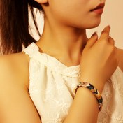 Resim 2025 Çapraz Sınır Patlama Trend Tasarım ve Gelişimi Avrupa-Amerika Tarzı Takı Karışımı Kontrast Renk Moda Özelliği Esnek Azınlık Üstün Hissi Bilezik Kadın 