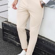 Resim Erkekler için Dar Kesim Günlük Pantolon, Eğik Cepli, Kırışmaz Kumaş, Bej Düz Renk, Düz Bel Bandı, Çok Yönlü Stil, Her Mevsime Uygun, Minimalist Tasarım, Pürüzsüz Dokulu 