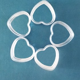 Resim 50 adet Kalp Şekilli Kozmetik Kavanozları Boş Şeffaf Kozmetik Kapları Mini Doldurulabilir Plastik Kutular Örnek, Göz Farı, Tırnak Tozu, Krem, Makyaj için Kapaklı 