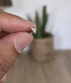 Resim Şık Cerrahi Çelik Dudak Tragus Helix Kıkırdak Conch Minimal Üçgen Piercing Açık Sarı 