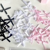 Resim 100 adet Çeşitli Renklerde Mini Kurdele Fiyonklar - Hediye Paketleme & Süslemeler için Sevimli DIY El Sanatları Aksesuarları 