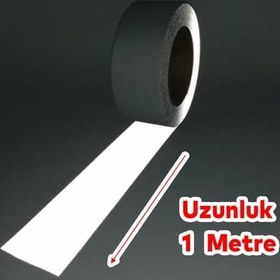 Resim Düz Desensiz Metalize Gri Renk Reflektörlü Bant Gece Parlayan En 5 cm 1 Metre İkaz Bandı Reflektif 