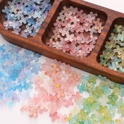 Resim 75 Adet Gradyan Buzlu Akrilik Çiçek Boncuklar - Pastel Pembe, Mavi, Yeşil, Sarı ve Daha Fazlası Renklerde 4 Yapraklı Şekilli, Arkadaşlık Bilezikleri, Kolyeler, Anahtarlıklar için Zarif Takı Yapım Malzemeleri 