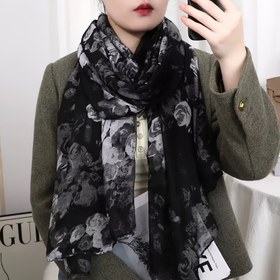 Resim 1 Adet Kadın Çiçek Desenli Uzun Eşarp - Şık Siyah Beyaz Gül Deseni, Her Mevsim Kullanıma Uygun Şal, Saç Bandı ve Baş Örtüsü, Yumuşak Nefes Alabilen Kumaş, Günlük ve Resmi Etkinlikler İçin, Zarif Stil, Yüksek Kalite Kumaş 