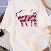 Resim Kadınlar için %100 Pamuklu Büyük Beden Grafikli Tişört - Pembe Zebra ve Yıldız Baskılı Beyaz, Yuvarlak Yaka Kısa Kollu Günlük Tee, Makinede Yıkanabilir Bol Kesim Rahat Giyim, Bayan T-Shirtleri, Gençlik Tasarımı, Yumuşak Kumaş 