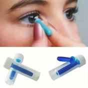 Resim Mavi renkte, kolay kavranabilen ve taşınabilir kullanım için kompakt boyutlu, 1.3 cm çapında, 1 adet Silikon Lens Uygulama Çubuğu, Çıkarıcı ve Takma Aracı 