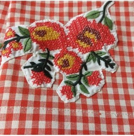 Resim Uretti - Pınar 6788 4280 El Yapımı Dantelli Ve Kanaviçeli 4 Kişilik Amerikan Servis Takımı Kırmızı - Beyaz 