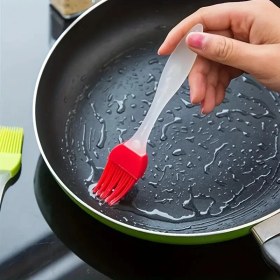 Resim Kırmızı Silikon Yağ Fırçası - Çok Amaçlı, Farklı Renk Seçenekleriyle Dayanıklı Mutfak Yardımcısı 