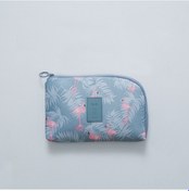 Resim Qingmipy Gri Flamingo Desenli Su Geçirmez Büyük Kapasiteli Seyahat Çantası - Şarj Cihazı, Data Kablosu, Kulaklık Ve Dijital Aletler İçin 21x14x3 Cm 