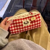 Resim 1'li Paket Kırmızı Ekose Sevimli Kedi Desenli Kalem Kutusu, Kadınlar İçin Büyük Kapasiteli Taşınabilir Makyaj Çantası 