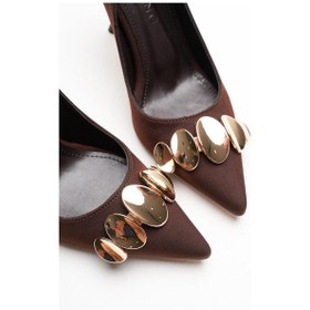 Resim Aveline Kadın Kahve Nubuk Gold Aksesuarlı Sivri Burunlu Yüksek İnce Topuklu Stiletto Ayakkabı 9.5 Cm Kahverengi 