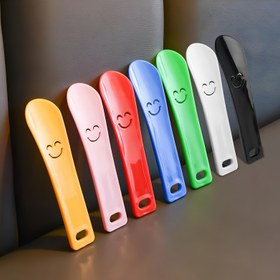 Resim Neşeli Yüz Taşınabilir Ayakkabı Çıkarıcı - Dayanıklı Plastik, Botlar & Spor Ayakkabılar için Kolay Kullanım, Elde Yıkanabilir 