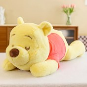 Resim Winnie the Pooh Peluş Oyuncak - Kırmızı Gömlekli Sevimli Karikatür Karakter, Ev Dekoru, Doğum Günü, Yılbaşı Hediyesi Gençler İçin, Gençler Odası Dekoru | Karikatür Karakter Bebek | Yumuşak Kumaş Peluş 
