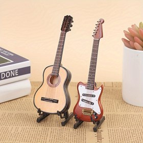 Resim Şirin 1:6 Ölçekli Ahşap Elektro Gitar Modeli - Standlı, Bebek Evleri İçin Mükemmel Minyatür Enstrüman, Noel ve Cadılar Bayramı İçin İdeal Hediye, Koleksiyonluk Bina ve Aksesuarlar 