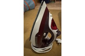 Resim Yüksek Buhar Güçlü Kırmızı Buharlı Ütü 2200W Seramik Tabanlı 