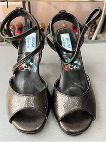Resim bitangosu KOYU ANTARSİT KIRIK DERİ 8,5 CM 11 PONT KELEBEK MODEL TANGO, DANS VE SALON AYAKKABISI 