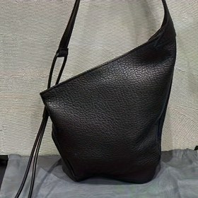 Resim 2025 Yeni Kadınlar için Kabarcık Boynuzlu Tote Çanta - Minimalist Siyah Omuz Çantası, Fermuarlı Kapatma, Sabit Askılı ve Yapısal Tasarım, Günlük Kullanım & Profesyonel Kullanım İçin Dokulu Yüzey 