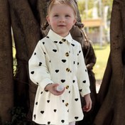 Resim Bebek Kız Kalp Baskılı Uzun Kollu Gömlek Elbise ile Fener Kolları ve Kurdele Detayı - Yumuşak Dokuma Kumaş, Beyaz Siyah Kalplarla, Bahar ve Sonbahar için Mükemmel, 0-3 Yaş Bebekler için Rahat Oyun Giyimi, Bebek Kız Elbiseleri, Bahar Bebek Giyimleri, Zarif Bebek Kıyafeti, Dekoratif Düğme Detayları 