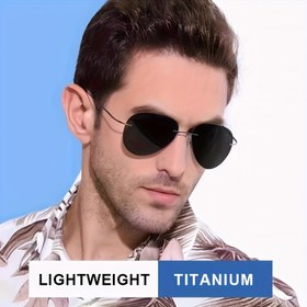 Resim Görünürlüğü artıran, parlamayı azaltan, çerçevesiz kenar tasarımı bulunan ve ultra hafif olan bir çift fotoğramatik profesyonel sürüş gözlüğü. 