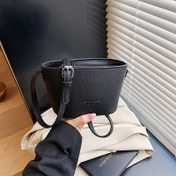 Resim Kadınlar için Vintage Esintili Mini Çapraz Çanta - Ayarlanabilir Askı, Fermuar Kapatma, Siyah Detaylarla Beyaz, Alışveriş, Partiler ve Seyahat için Mükemmel 