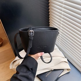 Resim Kadınlar için Vintage Esintili Mini Çapraz Çanta - Ayarlanabilir Askı, Fermuar Kapatma, Siyah Detaylarla Beyaz, Alışveriş, Partiler ve Seyahat için Mükemmel 