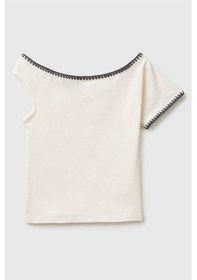 Resim United Colors Of Benetton Kız Çocuk Asimetrik Yaka İşleme Detaylı T-shirt Ekru 6-14 Yaş-2839 