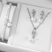 Resim Kadınlar için şık vintage tarz imitasyon inci takı seti - Alaşım kolye, küpe, bilezik - Sokak moda günlük ve hediye durum aksesuarları - Tüm mevsimler için uygun 