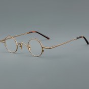 Resim Retro Streetwear Yuvarlak Gözlük Çerçevesi - Hafif Metal ve Altın Tonlu Kaplama & Kahverengi Kollu, Erkekler ve Kadınlar için Unisex Moda Gözlüğü, El Yapımı Suni Deri Kılıf Dahil - Noel Sevgililer Günü Doğum Günü Hediyesi, Yılbaşı İçin En İyi Seçim 