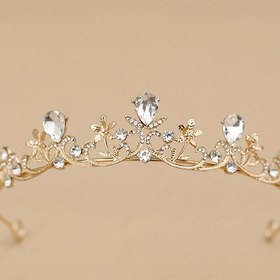 Resim Modern Minimalist Barok Gelin Taçlı Yapay Saç Aksesuarı ile Düğün Elbisesi 