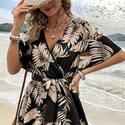 Resim Kadınların Şık V-Yaka Plaj Tatili Tulumu - Çiçek Desenli, Volanlı Kollu, Bağcıklı Bel, A-Şekilli Tasarım, Hafif Polyester, Yaz Aktiviteleri, Plaj Giyim Tulumu | V-Yaka Tulumu | Parlak Dokulu 