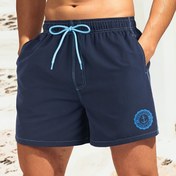 Resim Erkekler için Polyester Plaj Şortları | Rahat Lacivert Renkli ve İpli Bel Bandı | Voleybol, Yüzme, Koşu ve Daha Fazlası İçin Çoklu Spor Kullanımı | Nefes Alabilir & Makinede Yıkanabilir | Yaz Aylarında Dış Mekan Etkinlikleri İçin İdeal 