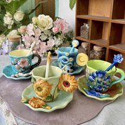 Resim 1 Set El Boyaması Seramik Van Gogh Klasik Yağlı Boya Bardak ve Kalıp, 1 adet 3D Yıldızlı Gökyüzü, Kayısı Çiçeği, Ayçiçeği, Zambak Çay Fincanı Kahve Kupası Yuvarlak Tabak ve Kaşık ile – Noel, Sevgililer Günü, Anneler Günü Hediyesi için Zarif Masa Dekoru (1 