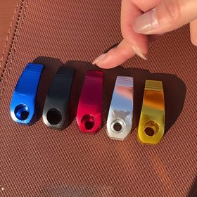Resim 1parça Alüminyum Alaşım Kask Kancası, Yüksek Kaliteli Tek Delikli Kask Tutucu, Motosikletler, Scooter'lar, ATV'ler ve Elektrikli Bisikletler için, Hafif Ön Kancalı Aksesuar, Alet Dahil - Mavi, Kırmızı, Siyah, Sarı Seçenekleri 