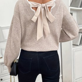 Resim Kadın Şık Fransız Esintili V Yaka Sırt Fiyonklu Kazak - Uzun Kollu Bol Kesim, Yumuşak ve Kahverengi Renk Bloklu Tasarım, Sonbahar/Kış Günlük Şık Kazak, Kışlık Kazak, Sonbahar Modası, Sofistike Stil, Kaliteli Dikiş, Şık Üst 