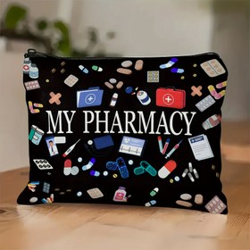 Resim Pharmacy-Themed Kanvas Depolama Çantası - Çok Fonksiyonlu İlaç Düzenleyici ve Seyahat Kozmetik Torbası, Dayanıklı ve Taşınabilir Tasarım, Renkli İlaç ve Vitamin Baskısı ile Siyah, Seyahat Rahatlığını Sağlayan Mükemmel Seçenek, Seyahat Aksesuarı | Eğlenceli Baskı Tasarımı | Sağlam Fermuar Kapanışı 