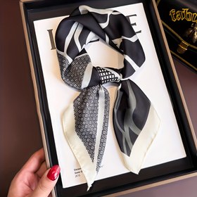 Resim Şık Kadın Kare Eşarp, Çiçek Desenli, Üç Renk Seçeneği, Hava Alan ve Güneş Korumalı, Deformasyonsuz, İş Toplantıları, Günlük Geziler ve Tatil Toplantıları İçin Uygun, Elde Yıkanabilir, Makinede Yıkanabilir, Tüm Mevsimlere Uygun 