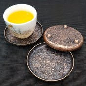 Resim Antik Bakır Çay Fincanı Altlığı - Song Hanedanlığı'nın 'Kırmızı Köşk'ünün Rüya'sının Ayrıntılı Gravürleriyle - 8Cm X 3.15İnç 