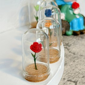 Resim 1 adet Cam Kubbeli Mini Gül, ABS Malzeme ile Yapılmış, Dekoratif Yapay Çiçek, Toplanabilir Süs, Masaüstü ve Kitaplık Dekorasyonu için Uygun. 
