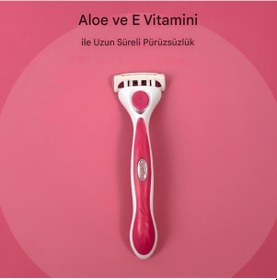 Resim Wilkinson Sword Quattro Sistem Kadın Tıraş Bıçağı Vakumlu Tutma Aparatı Ile Birlikte 4 Bıçaklı 1 Adet 