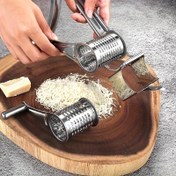 Resim Premium Paslanmaz Çelik Peynir Rendesi - Ergonomik Saplı Manuel Döner Rende, Dayanıklı & Kolay Temizlenebilir Tasarım Ev ve Restoran Kullanımı İçin - Yiyecek Severler İçin Mükemmel Hediye, Mutfak için Rendeler, Şık Metalik Bitişli, Uzun Ömürlü Mutfak Eşyası 