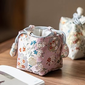 Resim Vintage Çin Nakışlı Bağcıklı Hediye Çantaları, Düğünler, Doğum Günleri, Yıldönümleri ve Yeni Evler için Uygun - Şık Çok Amaçlı Hediye Çantaları, Bayan Parti, Noel, Cadılar Bayramı, Paskalya, Şükran Günü ve Yeni Yıl için İdeal. 