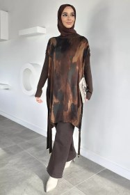 Resim Gülseli Düğme Detaylı İpek Kübra Kumaş Tesettür Triko Tunik Kahve TZL-P-00020681 