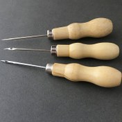 Resim 3 Adet Ahşap Saplı Metal Ayakkabı Tamir Konik İğneleri Kancalı - Sahte Deri İşçiliği, El Dikişi & Ayakkabı Bakımı için Hassas Sivri Uçlu - Ergonomik Açık Sarı Profesyonel Araçlar Perukçiler ve Deri İşçileri İçin, Açık Sarı Sap, Metal Uçlu Alet 