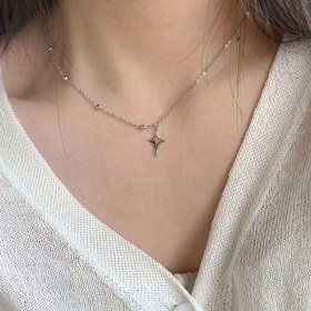 Resim Kadınlar İçin Şık Minimalist Yıldız Kolye - Zarif Zincir Katmanlı Takı, Sevgililer Günü Hediyesi, Düğün ve Günlük Kullanım için Yıl Boyu Çok Amaçlı Aksesuar 