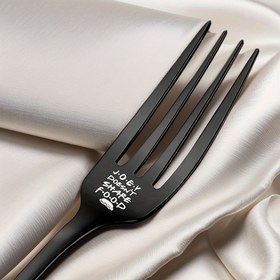 Resim 1PCS Siyah Kazınmış Paslanmaz Çelik Çatal, Arkadaşlar, Kardeşler, Kadınlar, Erkekler, Kızkardeşler için Eğlenceli Yemek Yemek Tatlı Çatalı, Noel Doğum Günü Mezuniyet Hediyeleri, Yemek Takımı Aksesuarları 