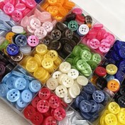 Resim 100 Renkli Plastik Düğme - Çeşitli Boyutlar ve Renkler, DIY El Sanatları ve Dekorasyon Malzemeleri, Renkli Düğmeler 
