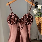 Resim Kadınlar İçin Seksi Yazlık Saten Kolsuz Üst - V Yaka, Fırfır Detaylı ve Kurdeleli Spagetti Askılı, Şeffaf Olmayan Hafif Burgu Renkli İlkbahar/Yaz Günlük ve Resmi Giyim 